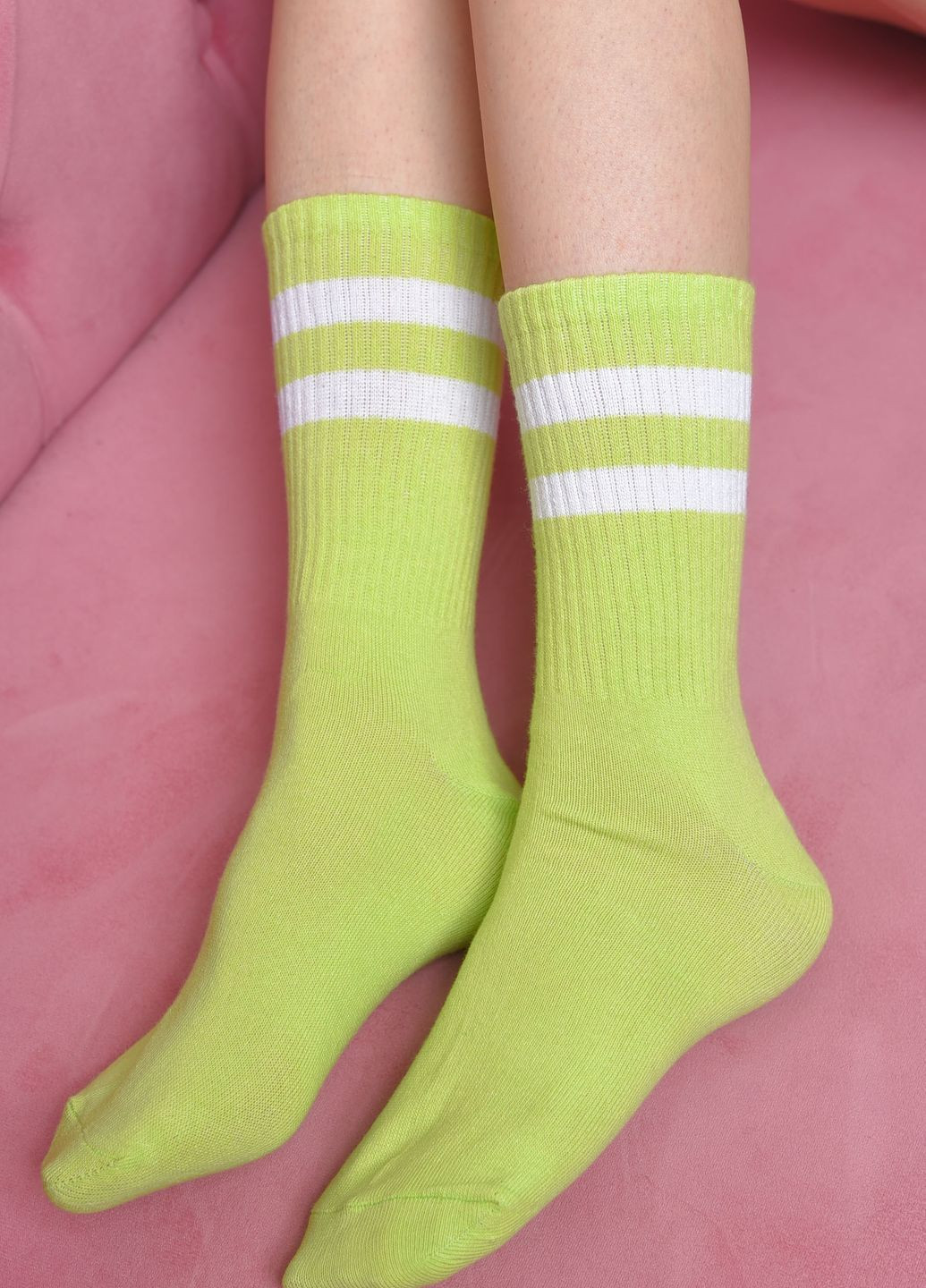 Шкарпетки жіночі високі салатового кольору розмір 36-40 Let's Shop (273901389)