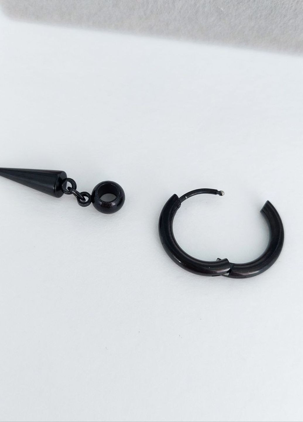 Сережки кільця чоловічі зі сталі (пара) з шипом MK1253 чорний DeKolie (260712439)