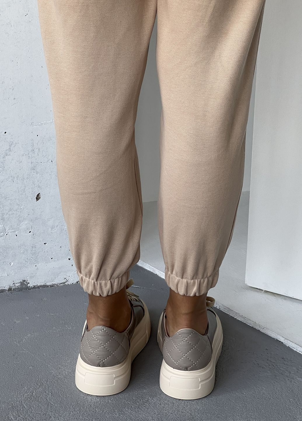 Бежеві осінні жіночі демісезонні бежеві кросівки на шнурках InFashion Кросівки