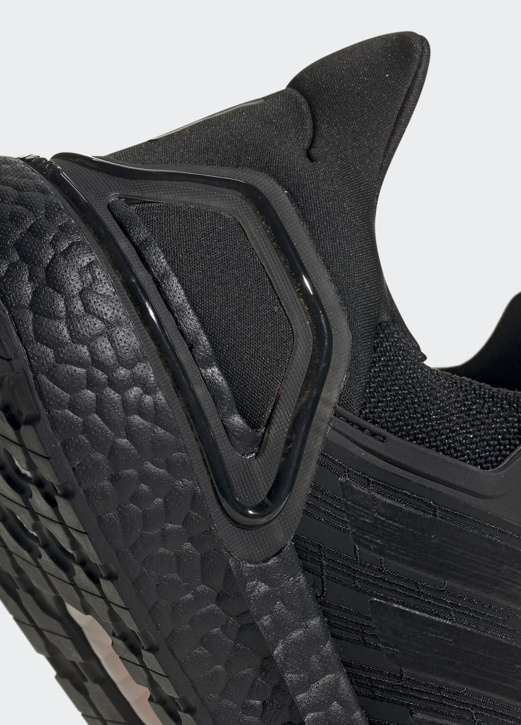 Чорні всесезон кросівки для бігу ultraboost 20 adidas