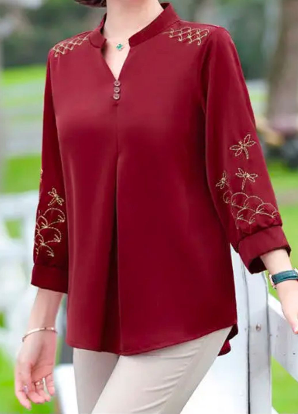 Бордовая демисезонная блуза женская с оригинальной вишивкой No Brand