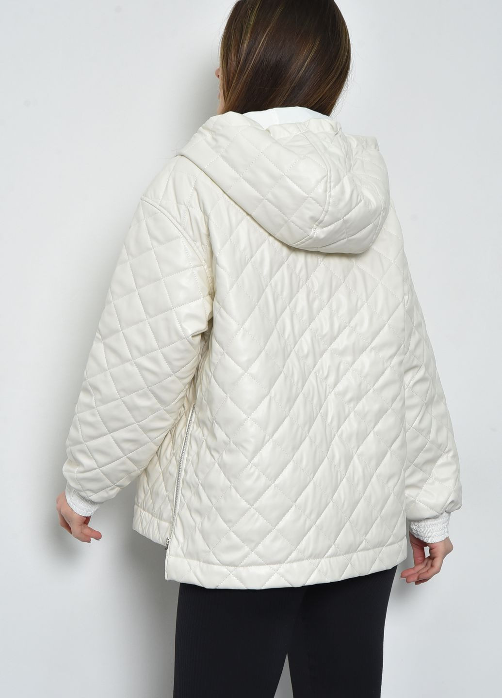 Біла демісезонна куртка-анорак жіноча демісезонна напівбатальна з екошкіри білого кольору Let's Shop