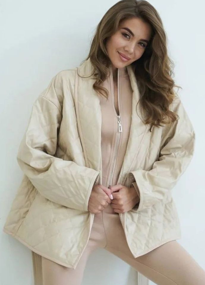 Бежева демісезонна куртка жіноча з еко шкіри бежевого кольору Let's Shop