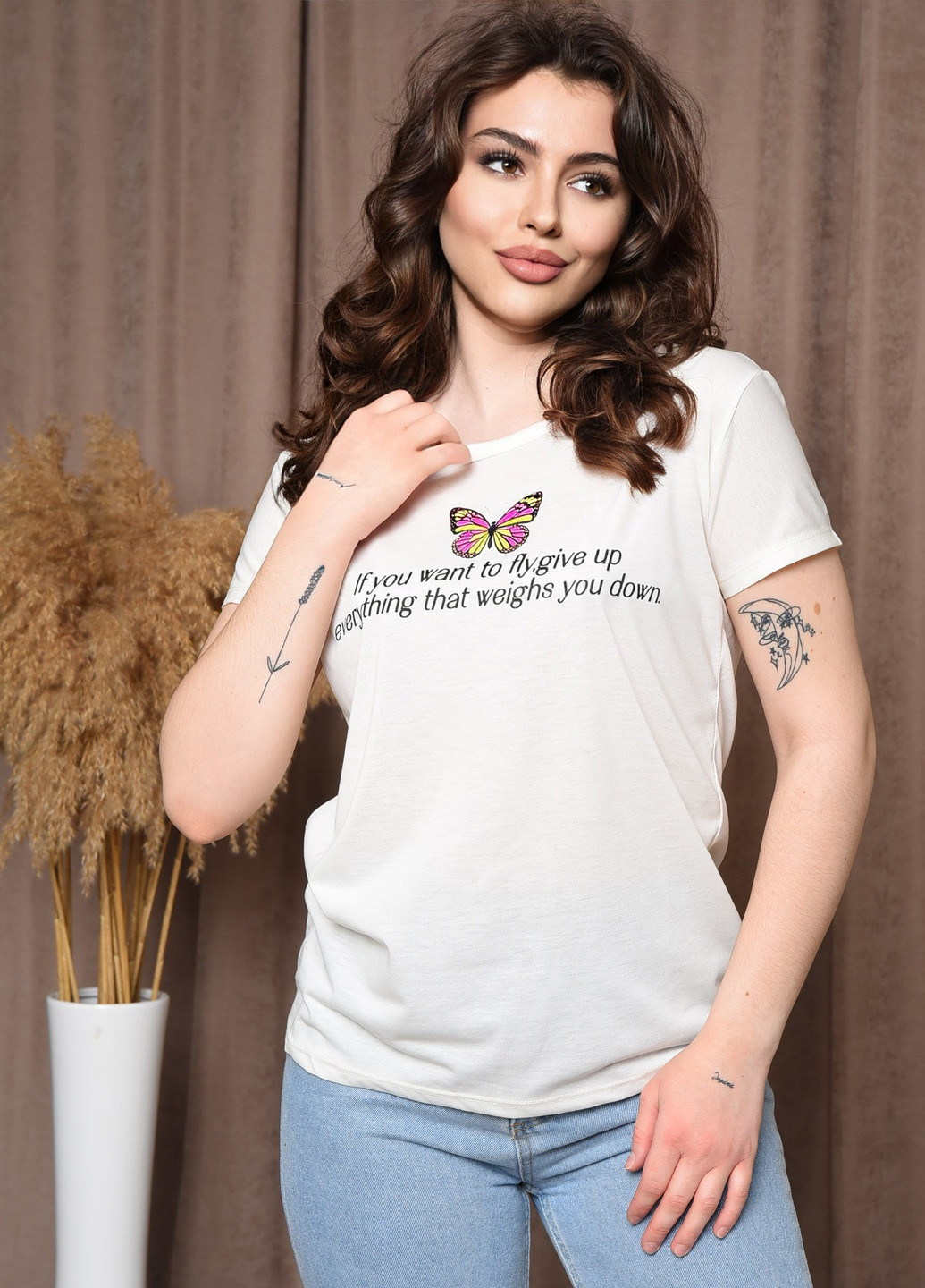 Молочная летняя футболка женская молочного цвета Let's Shop