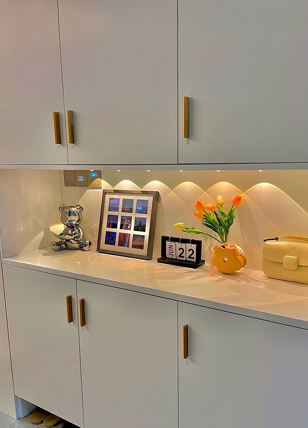 Світлодіодна лампа з акумулятором / led світильник з датчиком руху для кухні, ванної кімнати 30см 9160 Білий 68601 OnePro (268128364)