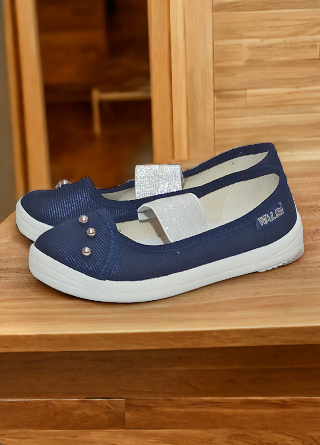 Темно-синие детские тапочки для девочки ортопедические валди вероника перлинки синие 27-17см Waldi с жемчугом, с заклепками