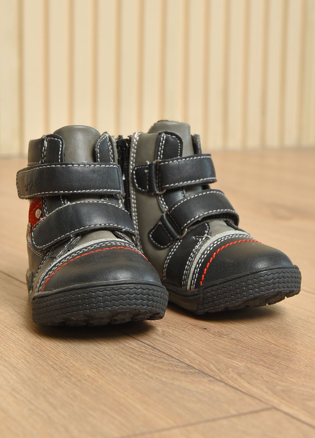 Черные спортивные осенние ботинки детские демисезонные для мальчика черного цвета Let's Shop