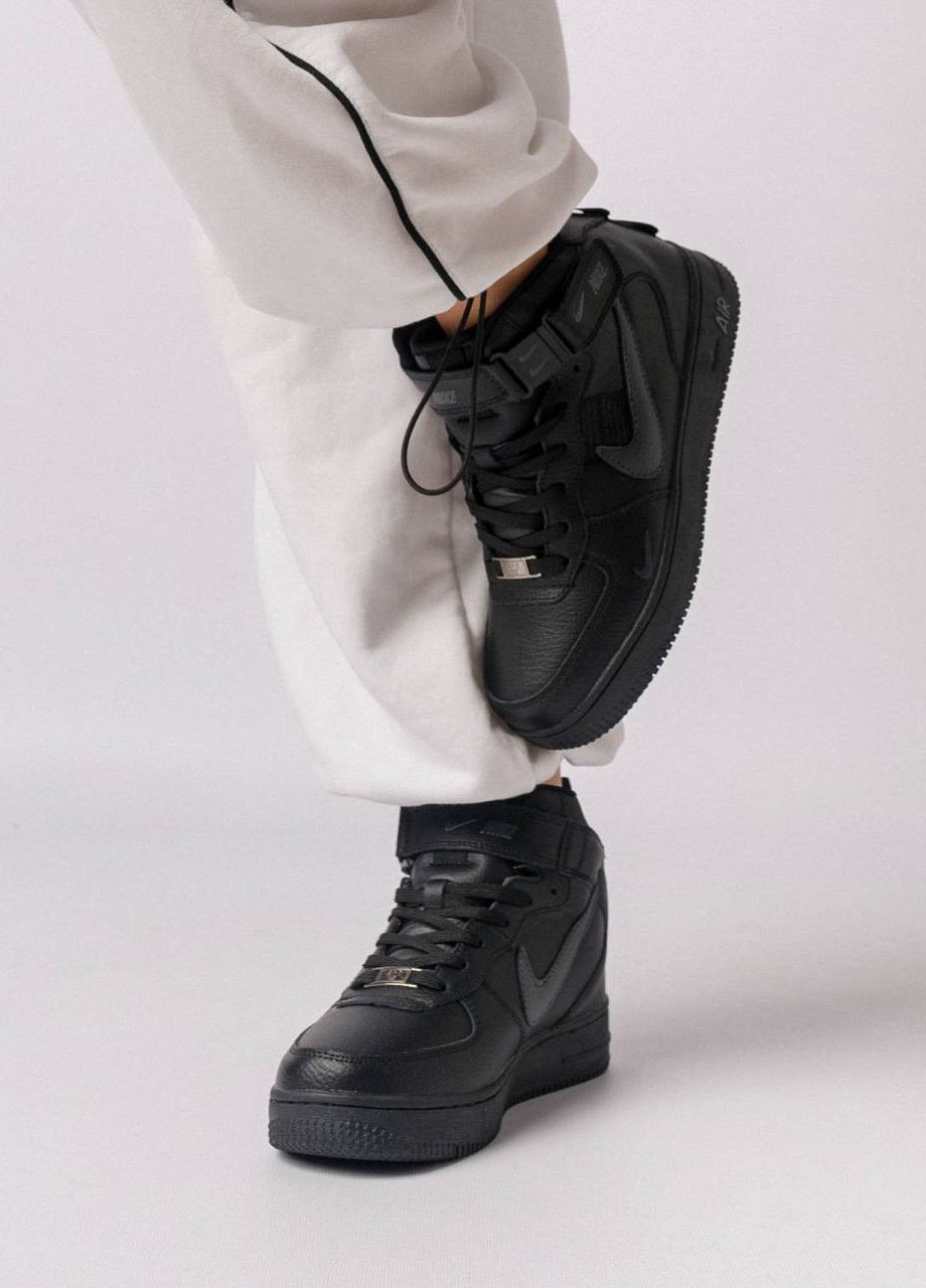 Чорні зимовий кросівки жіночі, вьетнам Nike Air Force 1 Utility High Black Gray Fur