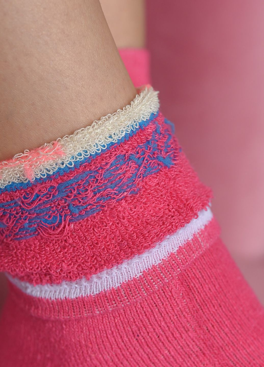 Шкарпетки махрові жіночі рожевого кольору розмір 37-42 Let's Shop (268661244)