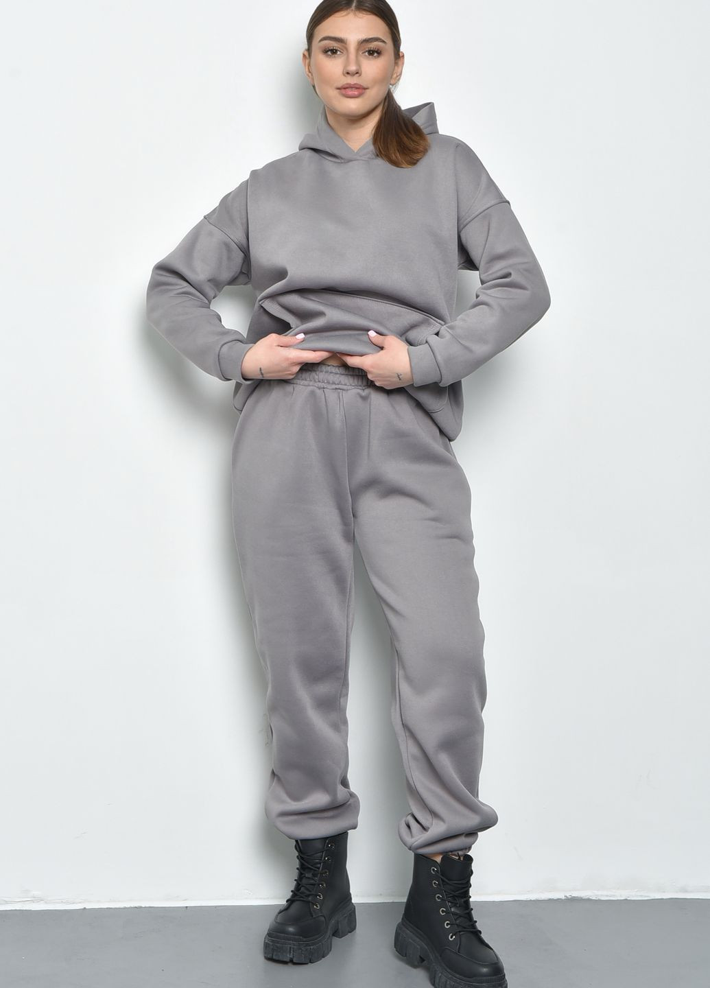 Спортивний костюм жіночий на флісі сірого кольору Let's Shop (271813278)