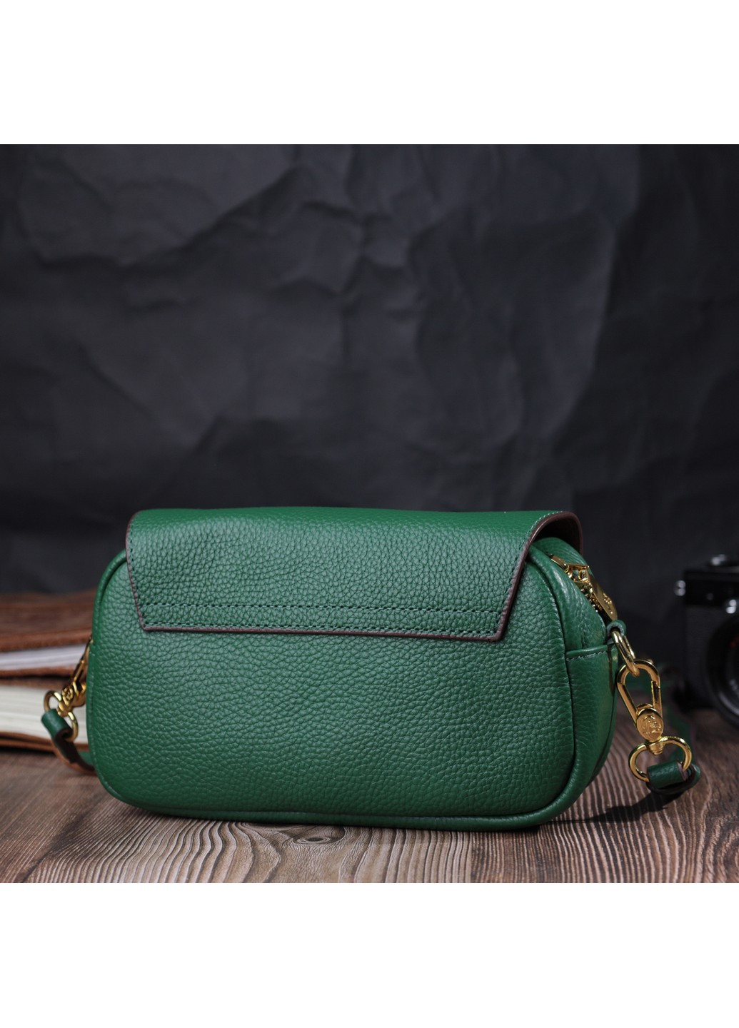 Шкіряна сумка жіноча в красивому кольорі і з фігурним клапаном 22430 Зелена Vintage (276457509)