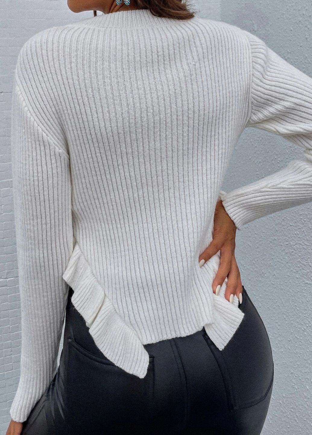 Молочный свитер SHEIN