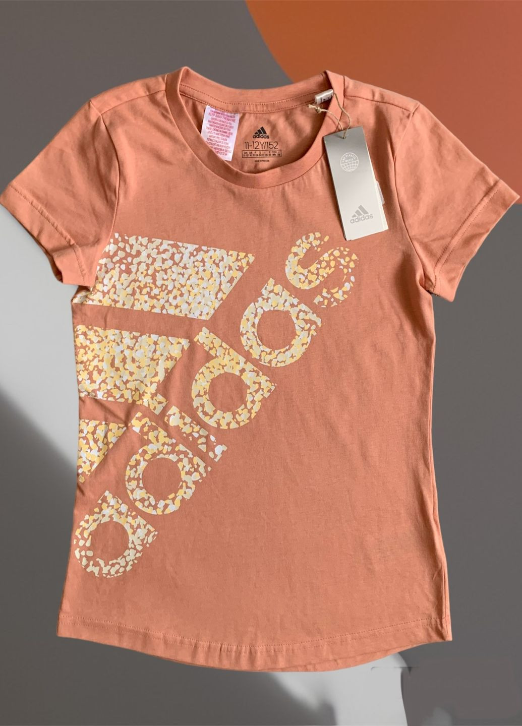 Персиковая футболка adidas