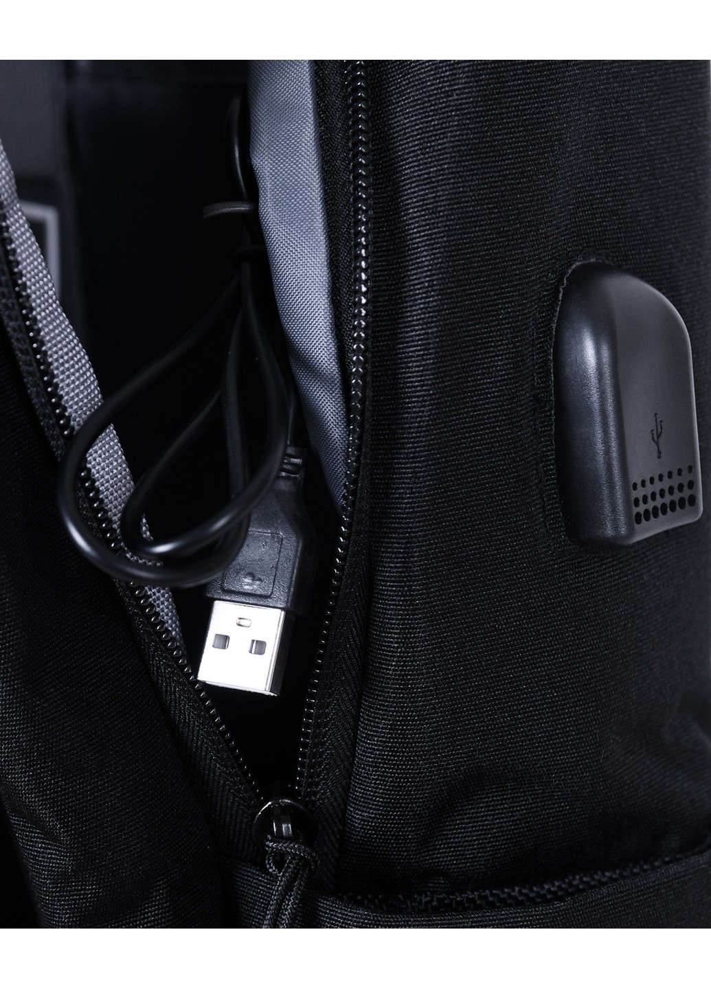 Невеликий універсальний чоловічий рюкзак чорного кольору з потайною кишенею з відділенням під ноутбук із USB входом No Brand (258653588)