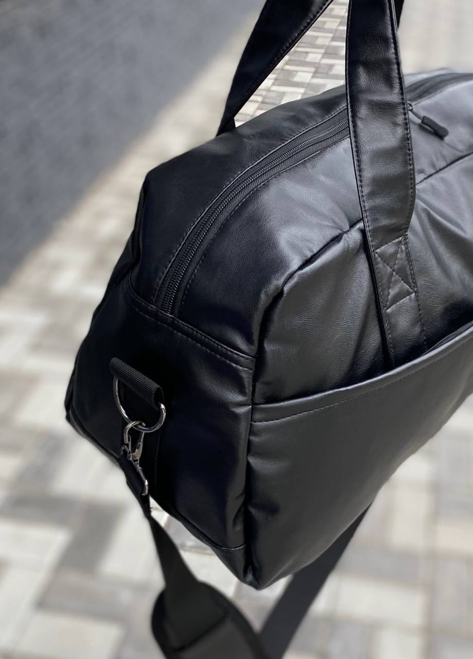 Спортивна дорожна універсальна повсякденна сумка еко шкіра чорна Medium Jupiter No Brand (258290294)