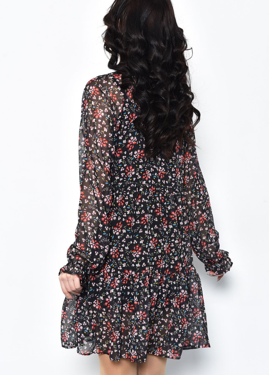 Черное кэжуал платье женское шифоновое черного цвета в цветочек баллон Let's Shop с цветочным принтом