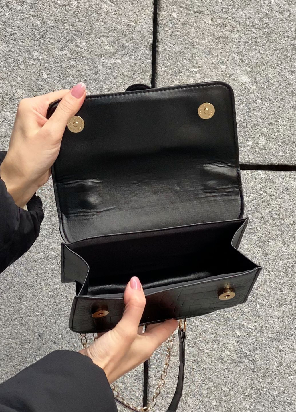 Жіноча сумка через плече крос-боді на ланцюжку рептилія чорна No Brand (274074226)