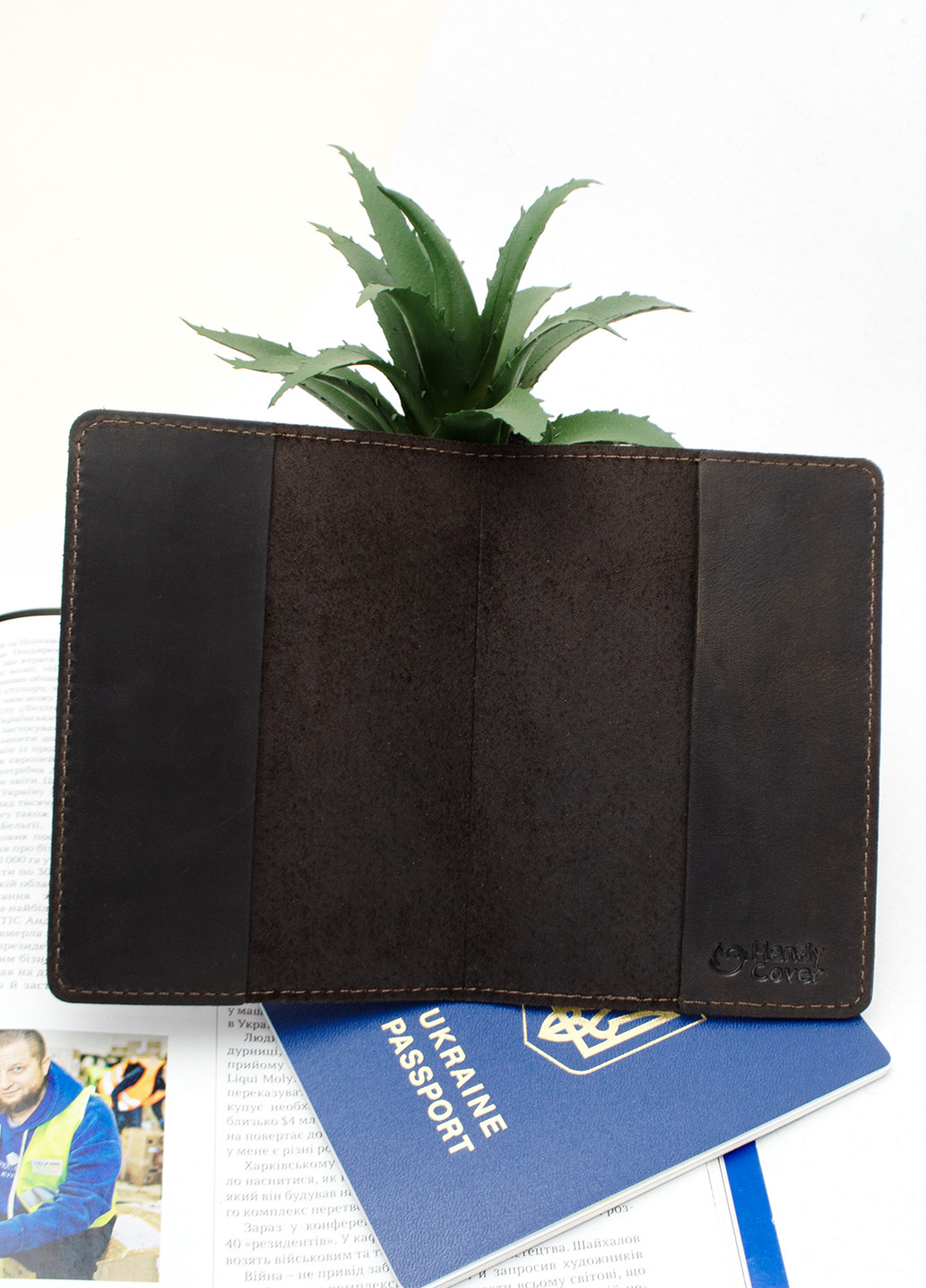 Обложка на паспорт кожаная украинская "Герб" коричневая HandyCover (261406853)
