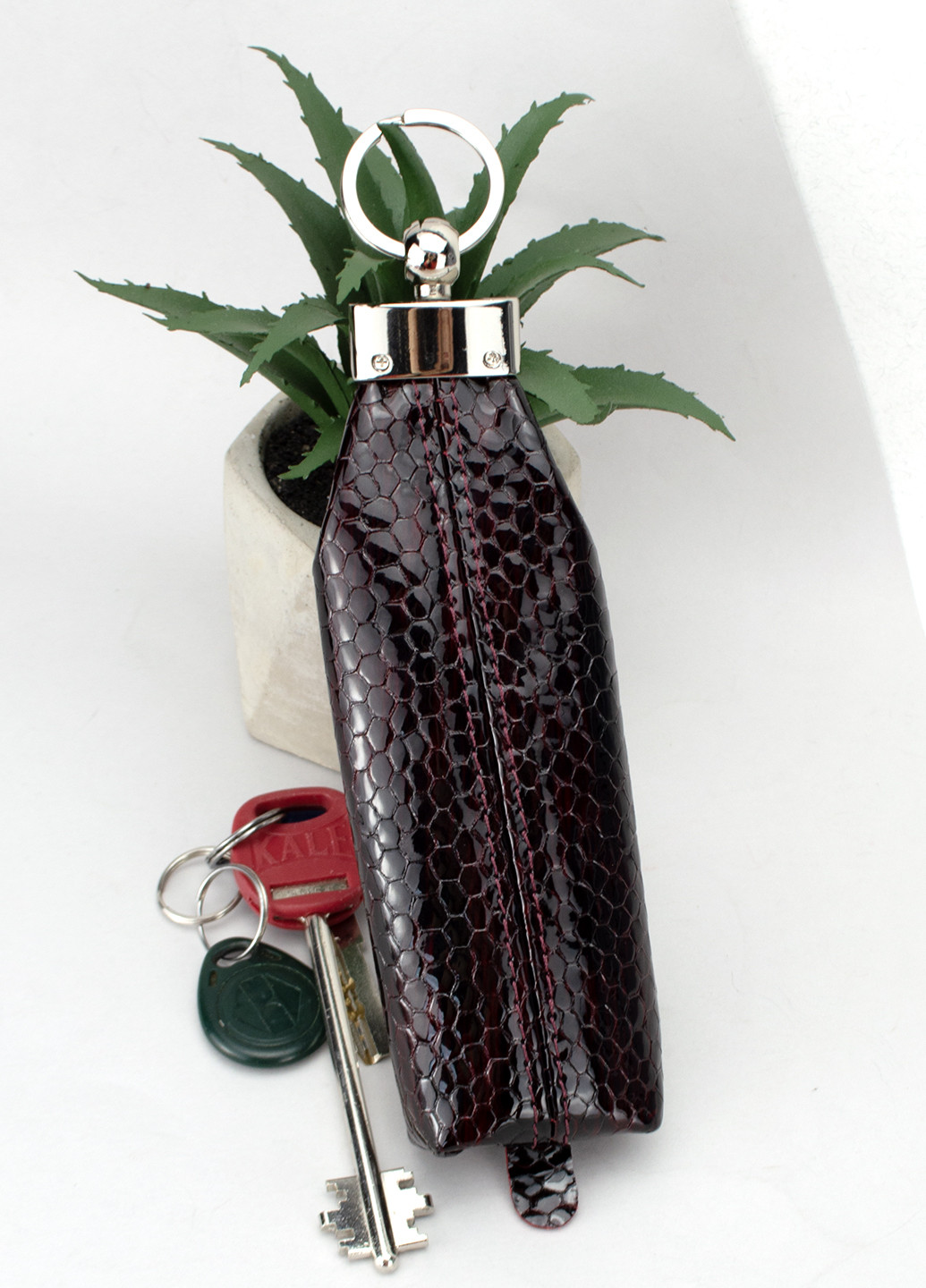 Подарунковий жіночий набір №72: косметичка + ключниця бордового кольору з тисненням під рептилію HandyCover (268464456)