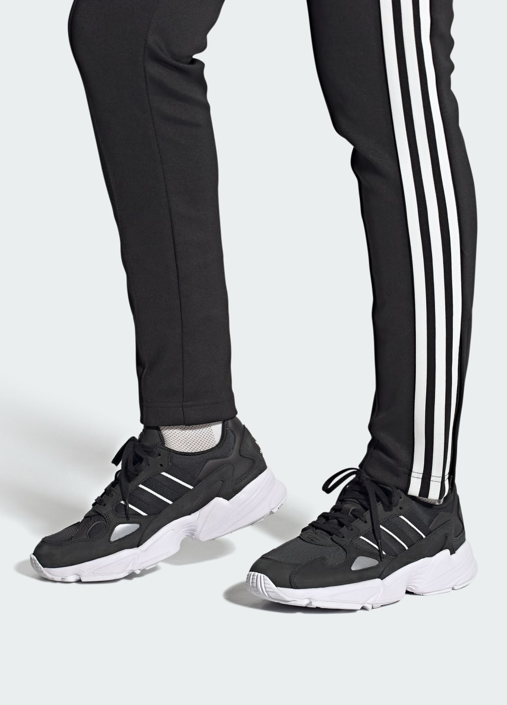 Черные всесезонные кроссовки falcon adidas