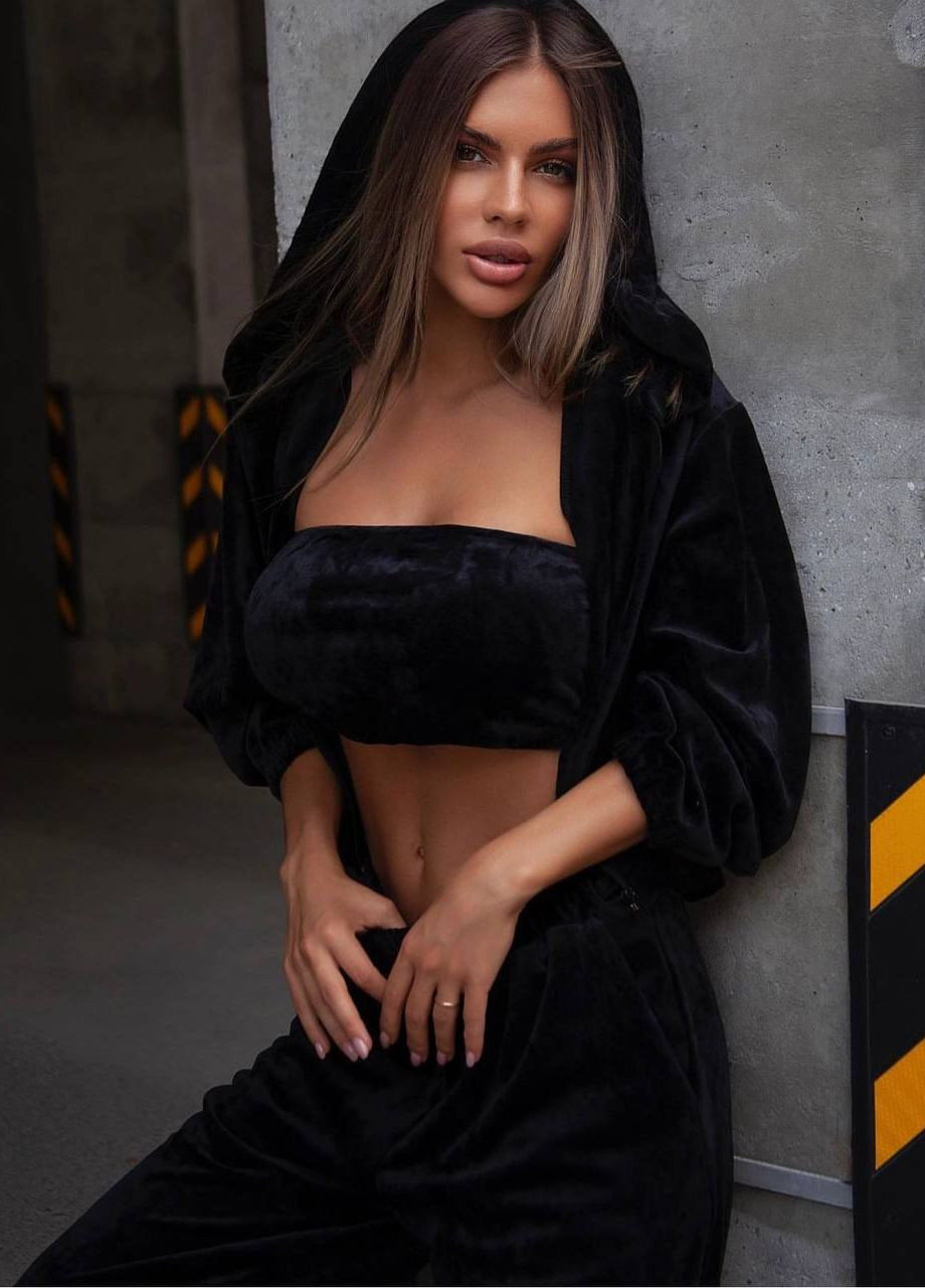 Стильний і сексуальний костюм трійка з щільного велюру плюш, комфортний костюм, що складається з топіка, джоггерів та худі No Brand 1085-5 (270747623)