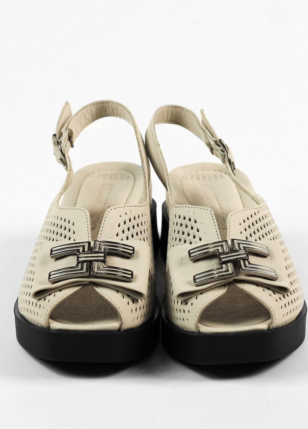 Светло-серые босоножки перфорированные светло-серые Evromoda с ремешком