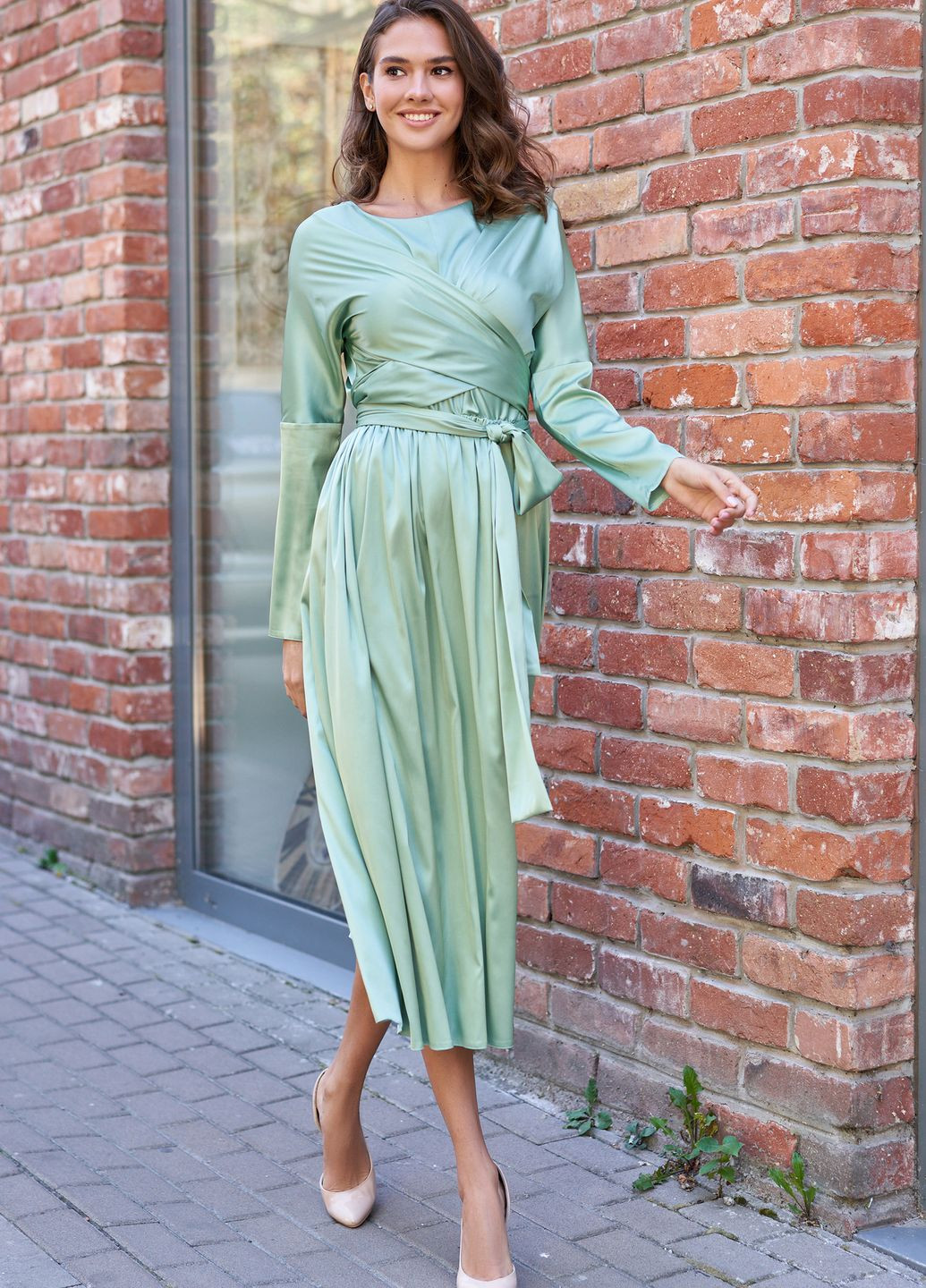 Оливковое вечернее стильное платье из нежного шелка «армани» Jadone Fashion однотонное