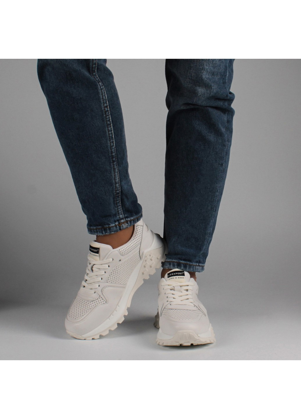 Белые демисезонные женские кроссовки 198873 Lifexpert