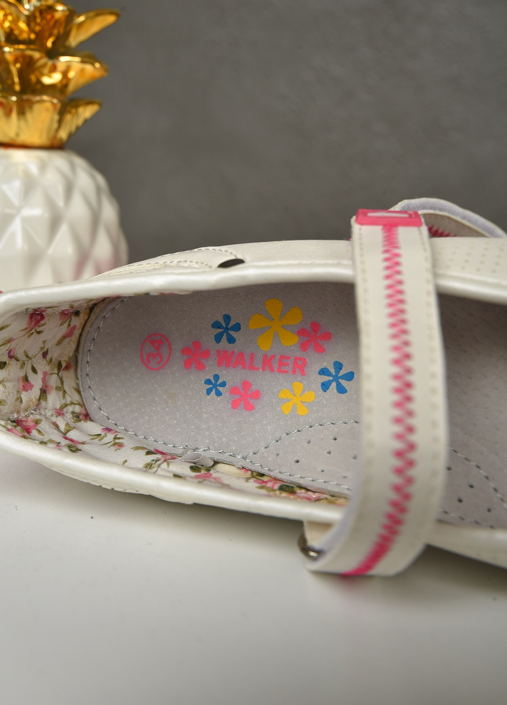 Белые туфли детские девочка белого цвета с розовой вставкой без шнурков Let's Shop