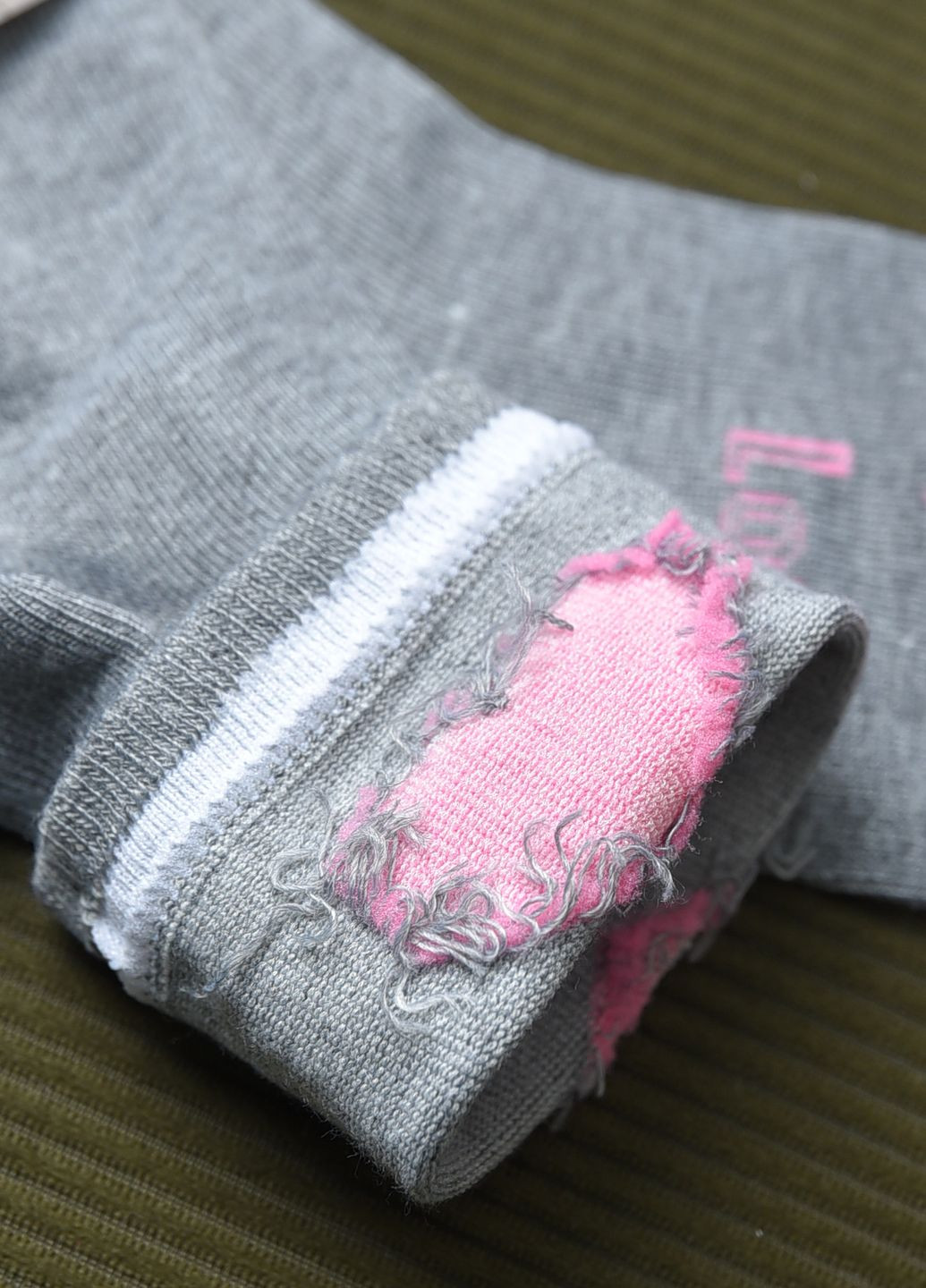 Шкарпетки для дівчинки сірого кольору з малюнком Let's Shop (269387606)