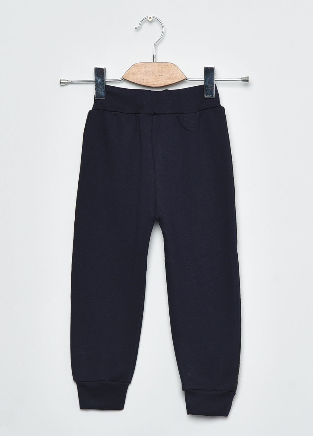 Спортивні штани дитячі для хлопчика на флісі темно -синього кольору Let's Shop (270364808)