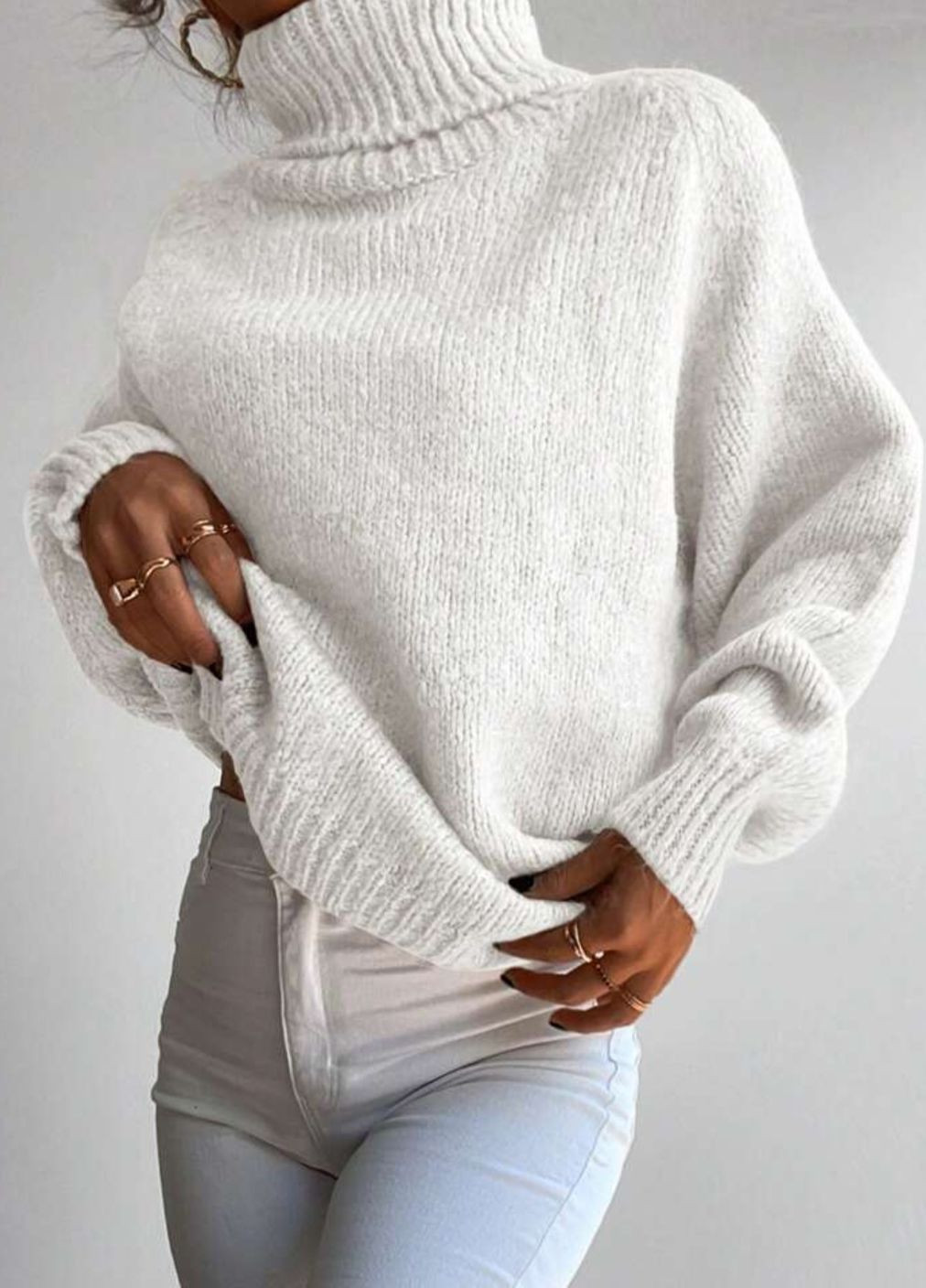 Білий теплий светр з вільною горловиною білий You Best