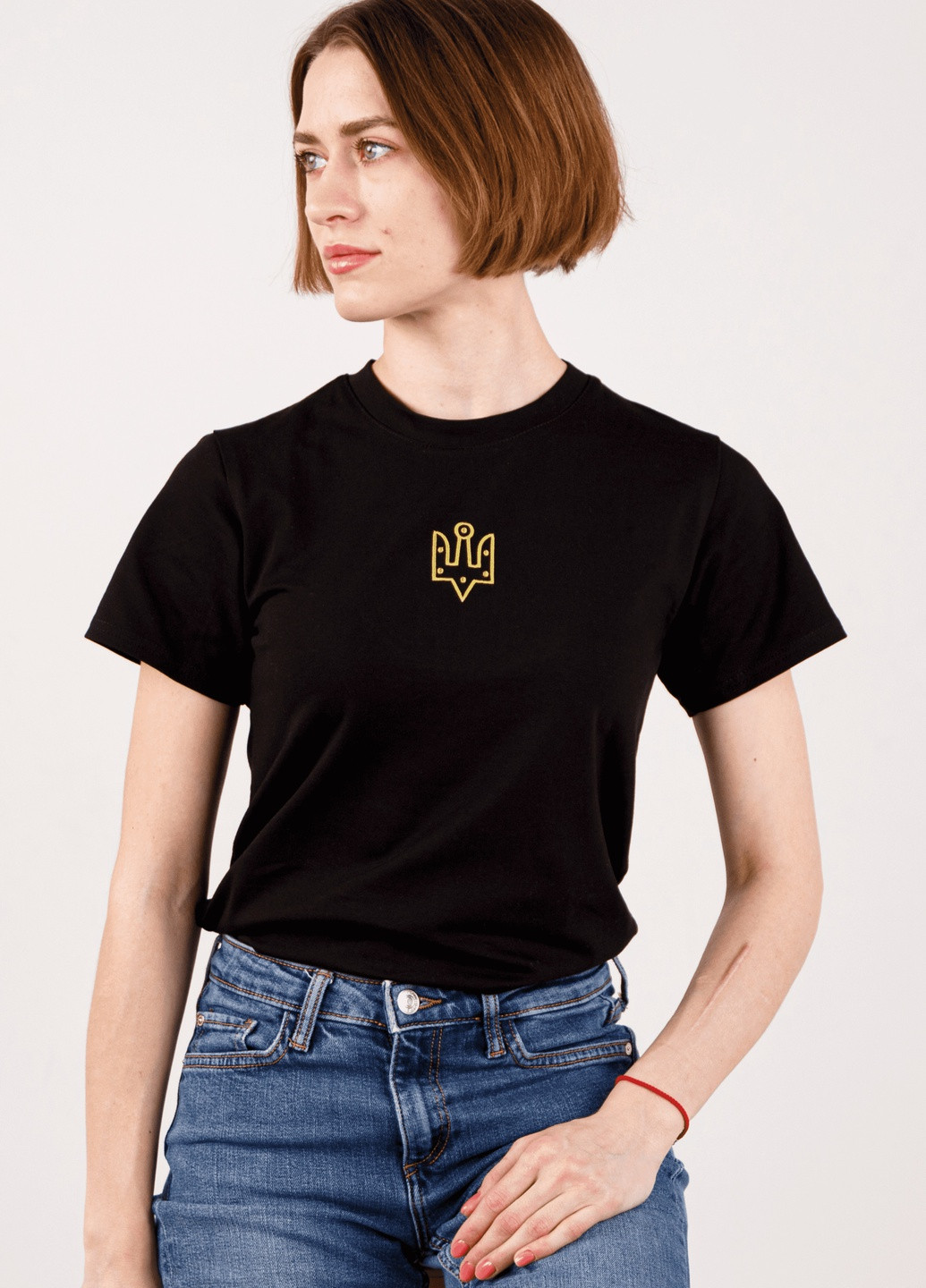 Черная всесезон женская футболка c вышивкой "тризуб ярослава мудрого" с коротким рукавом Мальви
