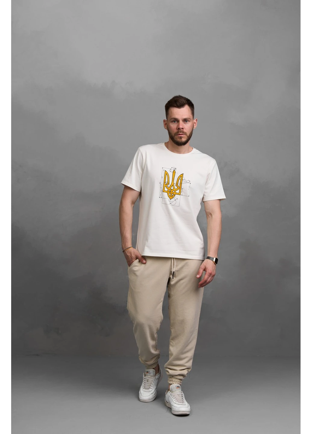 Молочна футболка cotton basic з гербом з коротким рукавом Handy Wear