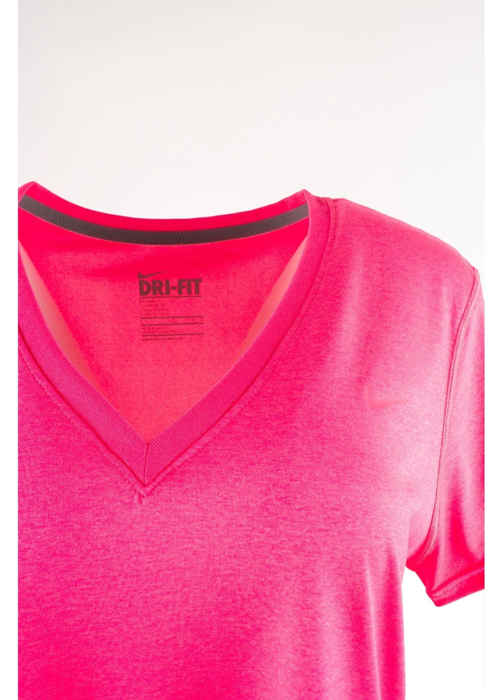Розовая летняя футболка женская dri-fit Nike