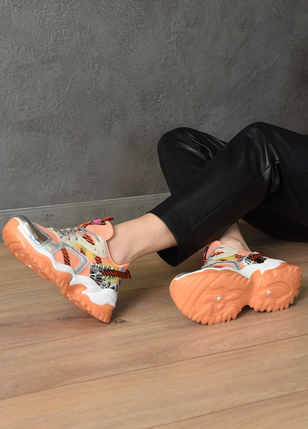 Помаранчеві осінні кросівки жіночі помаранчевого кольору на шнурівці Let's Shop