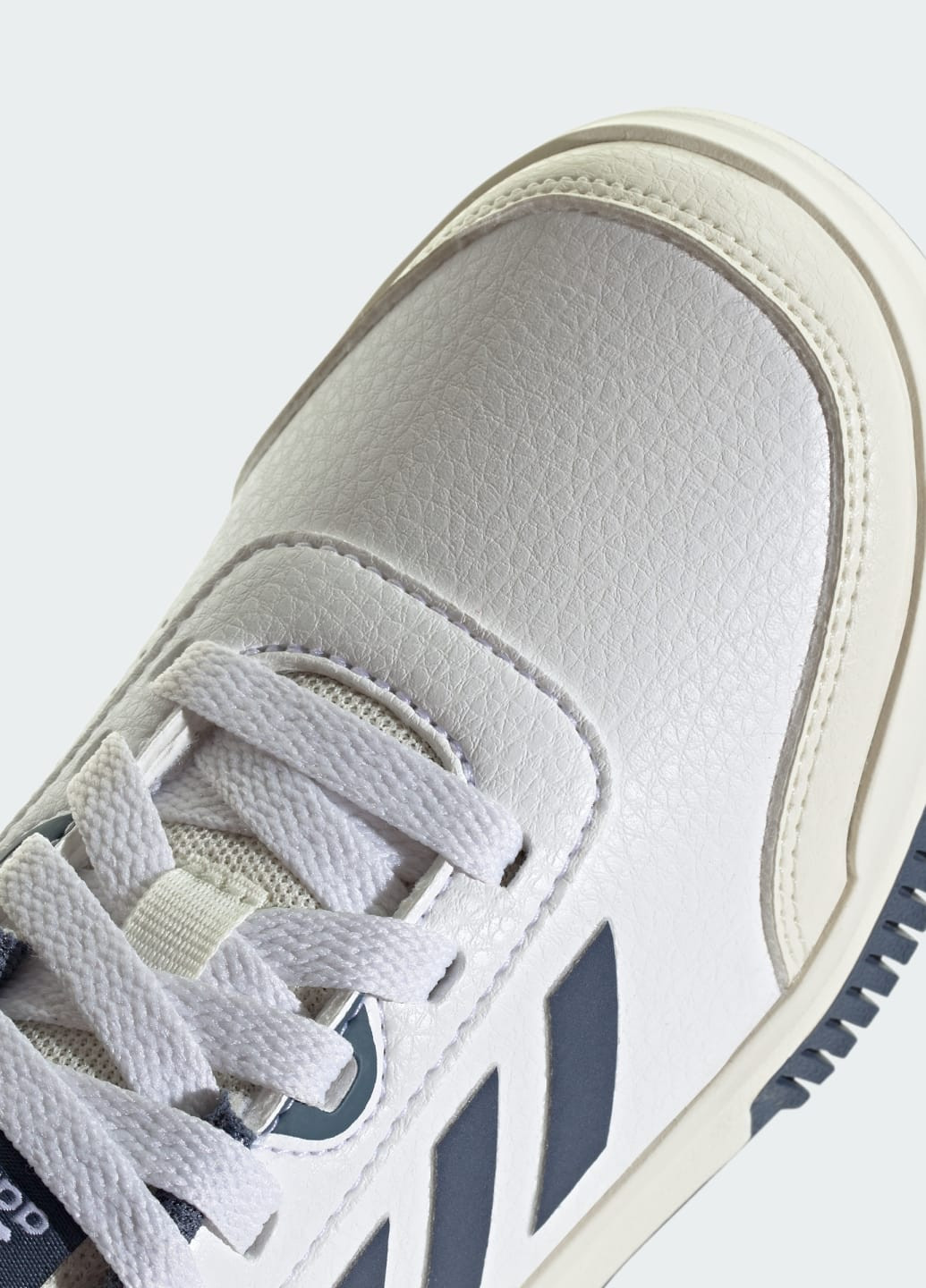 Белые всесезонные кроссовки disney tensaur adidas
