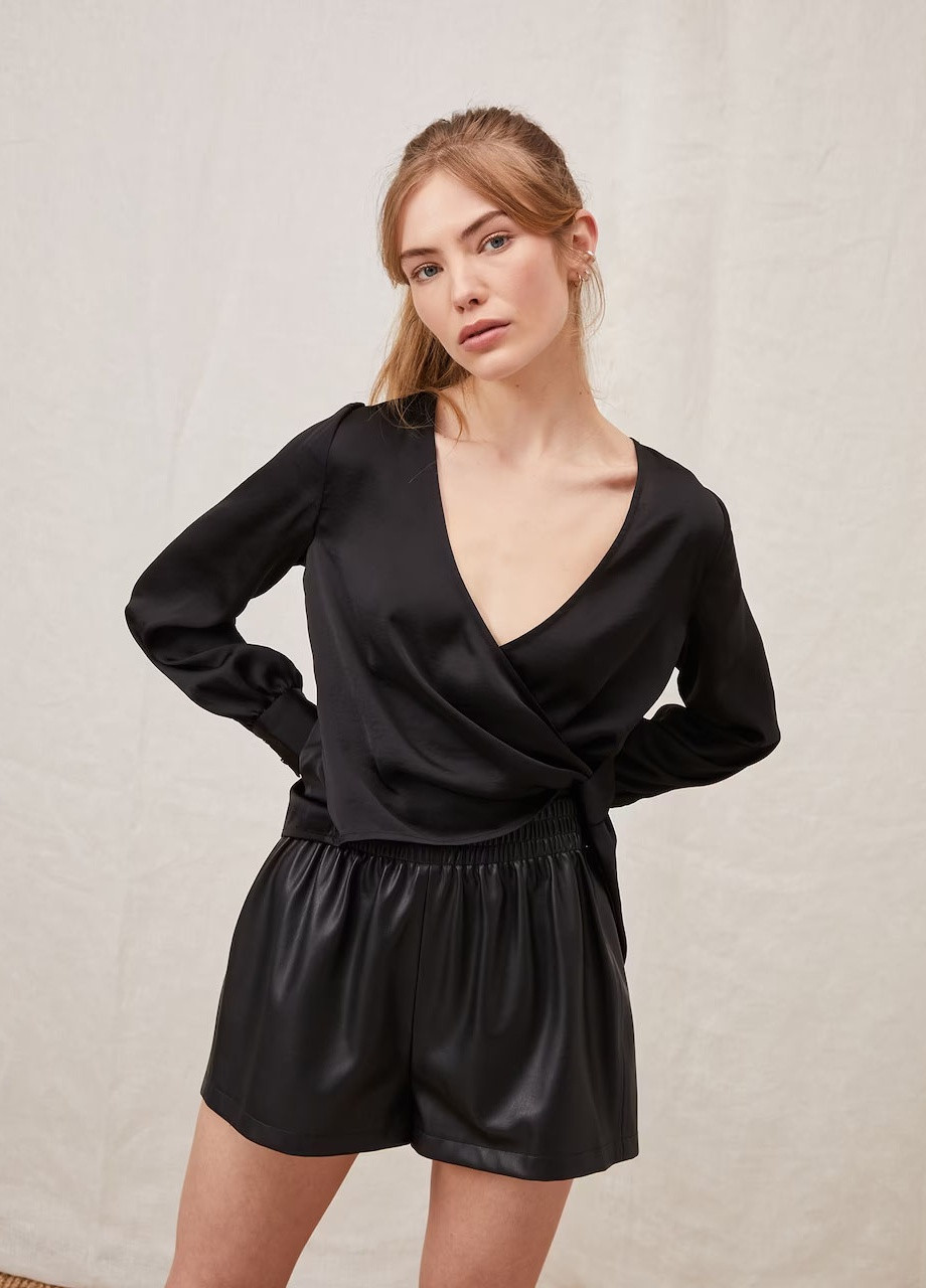 Чёрная блуза LeGer