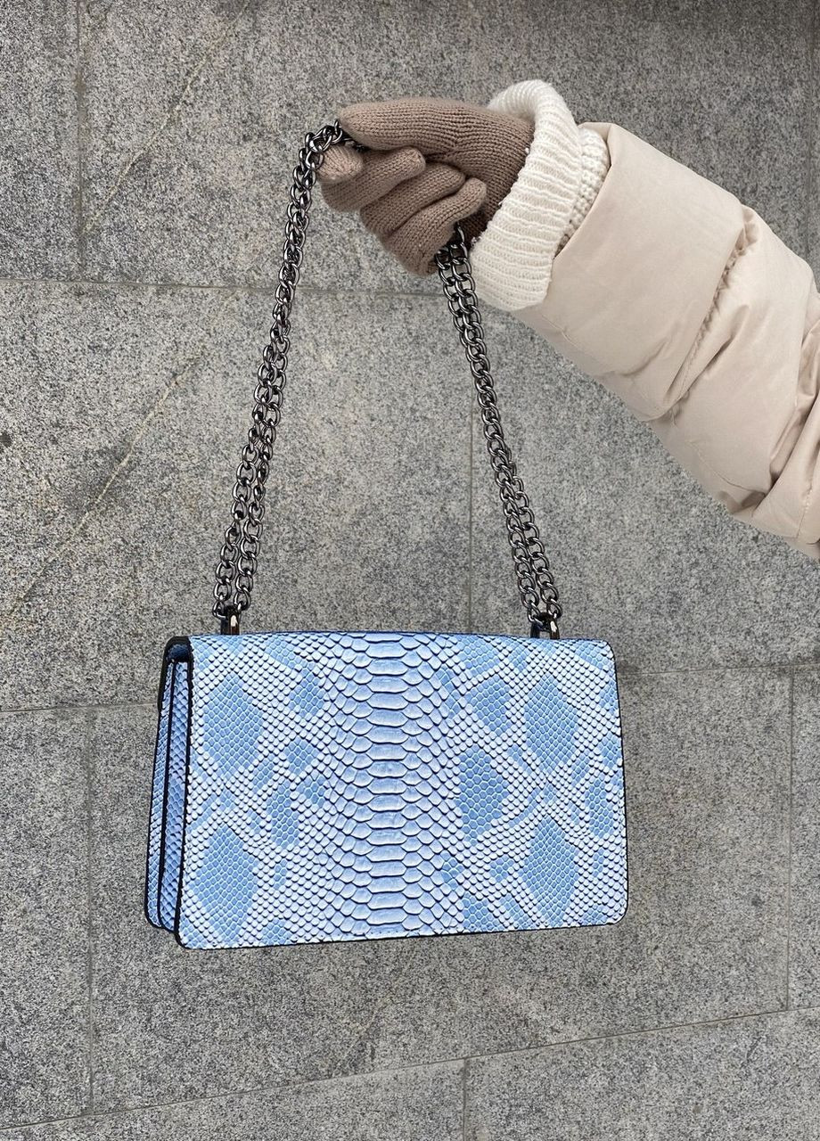 Жіноча класична сумка крос-боді рептилія з залізною підковою блакитна синя No Brand (276324209)