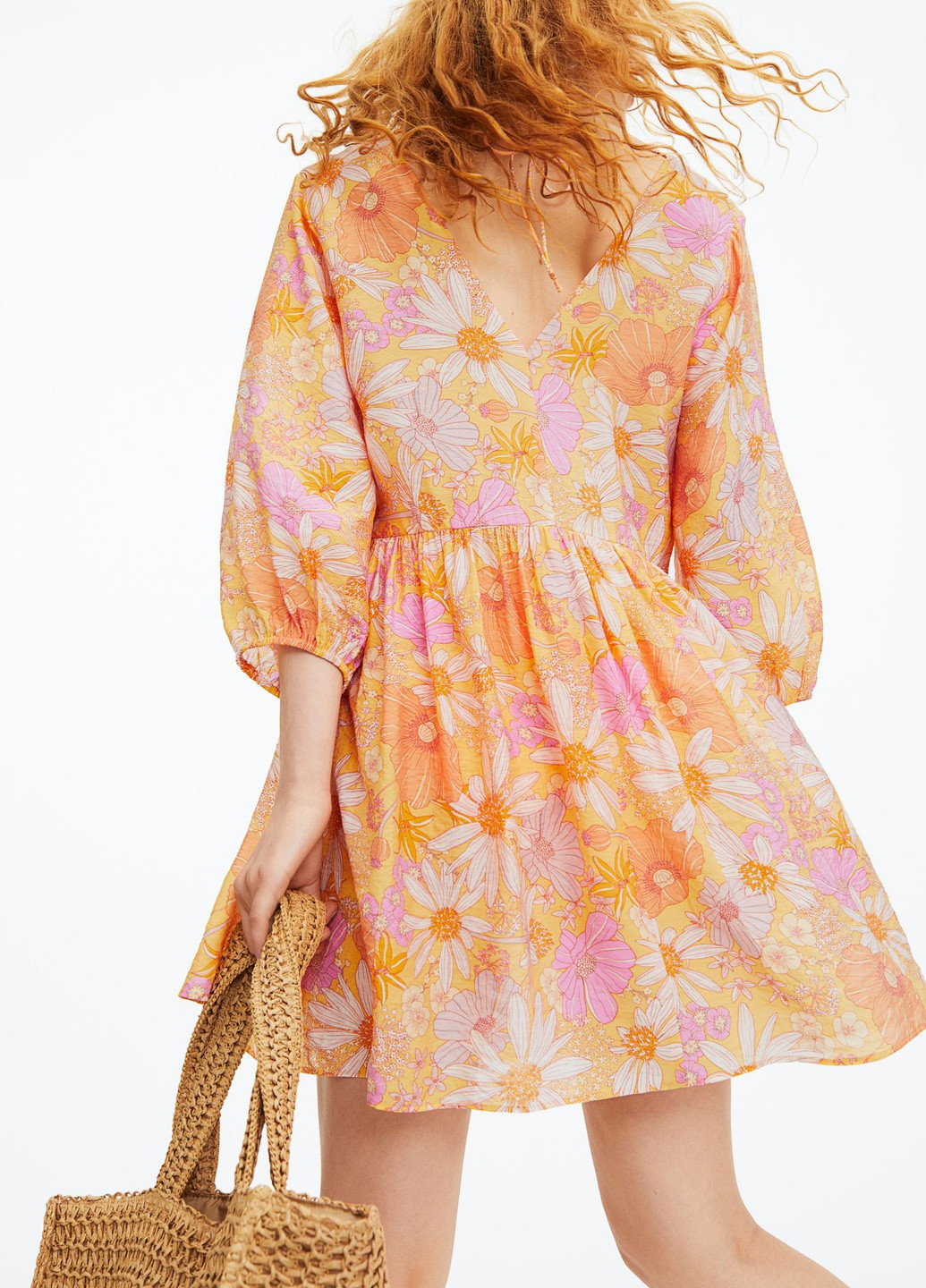 Оранжевое повседневный платье с v-образным вырезом цветочное футляр H&M с цветочным принтом