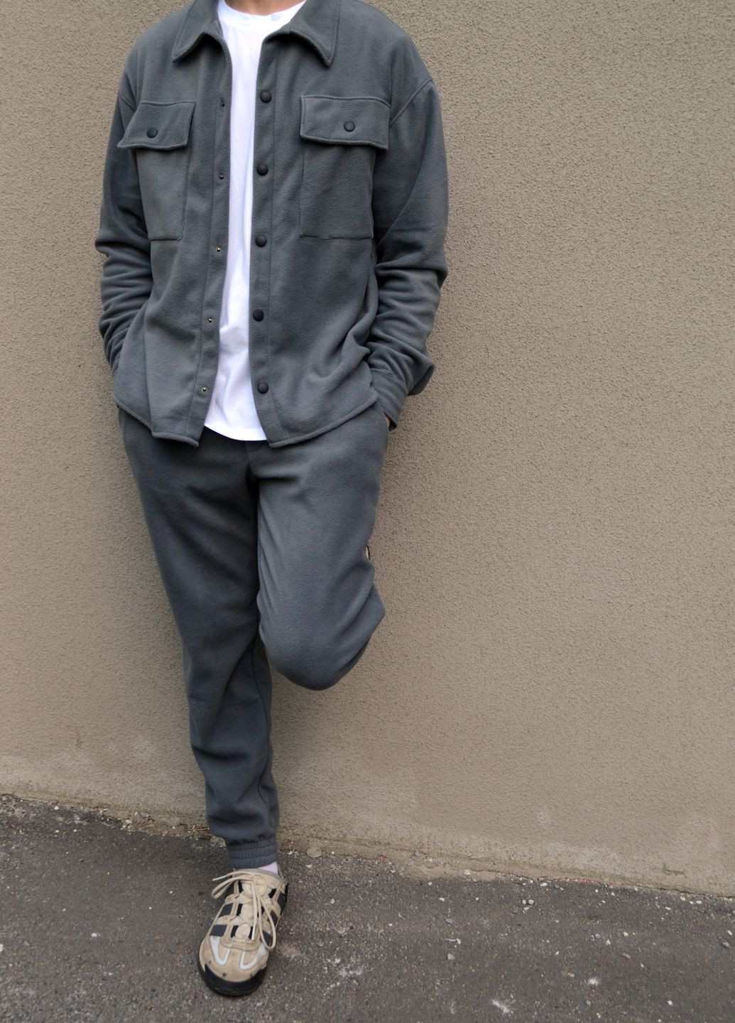 Графітовий костюм чоловічий з рубашкою No Brand