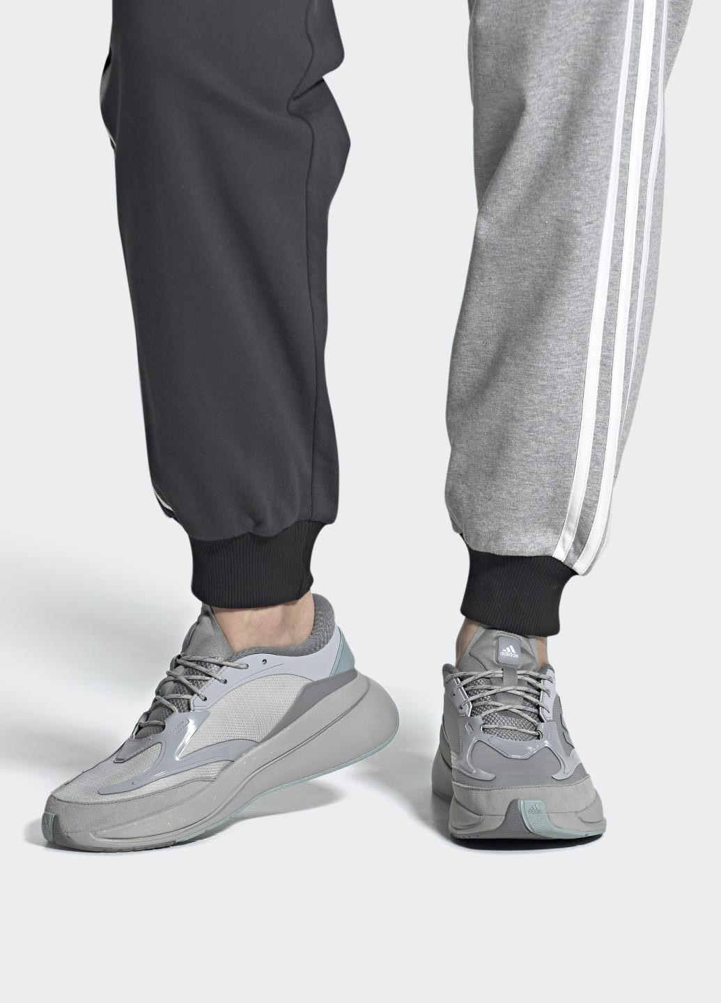 Серые всесезонные кроссовки brevard adidas
