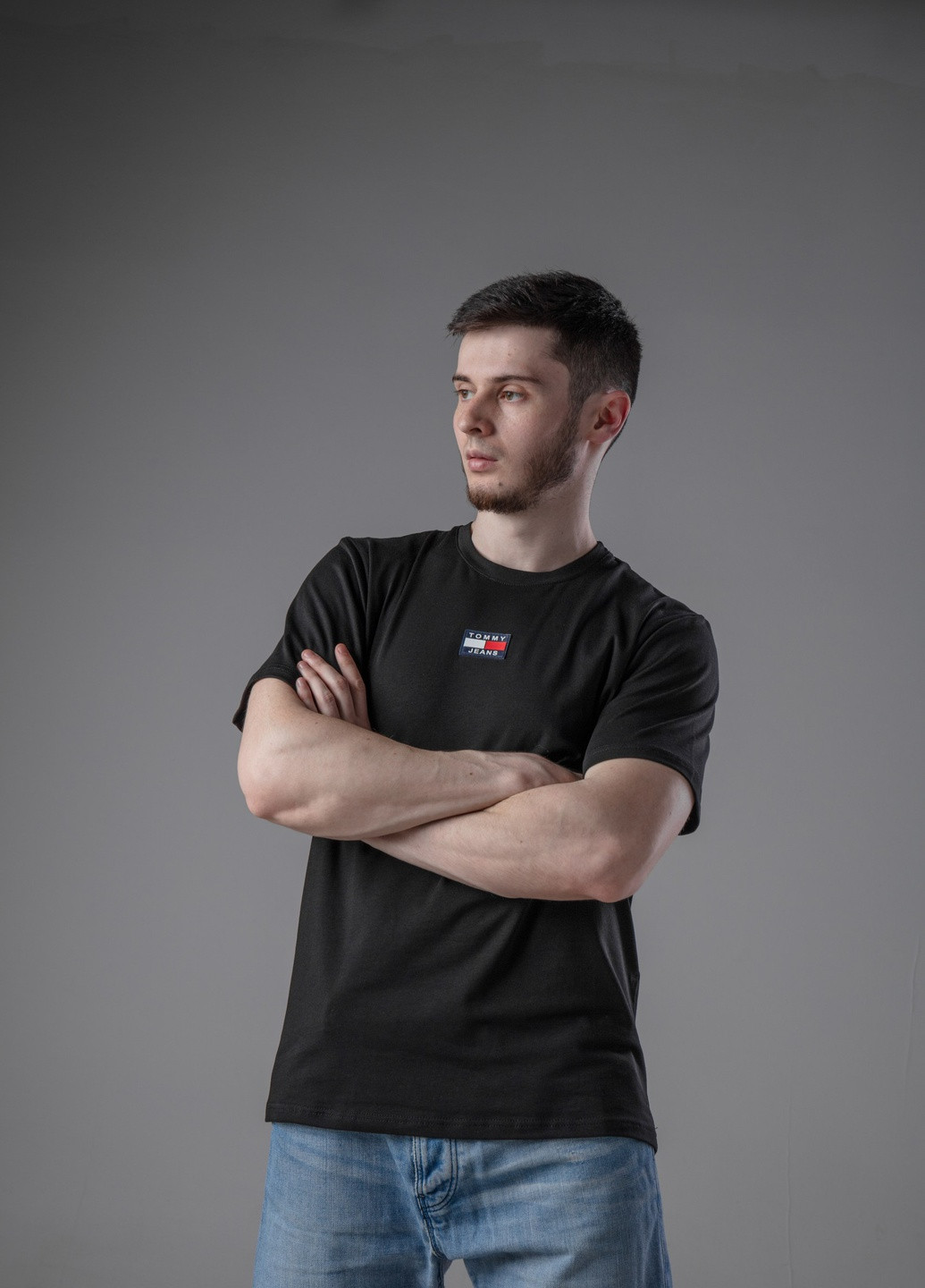Чорна базова футболка з лого тн з коротким рукавом Vakko