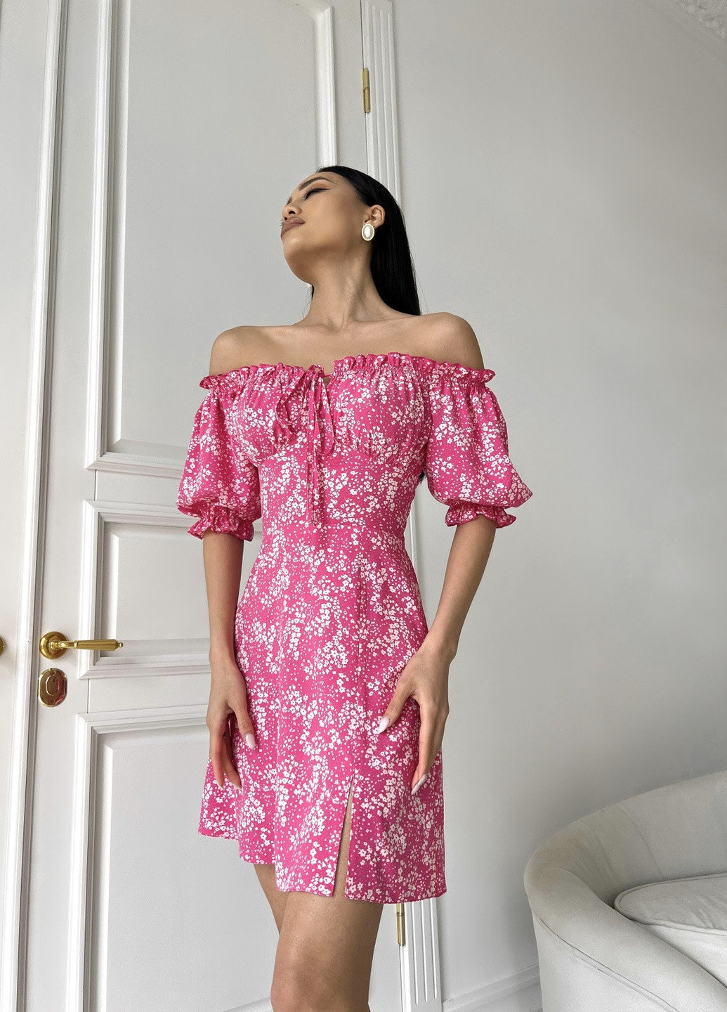 Малиновое кэжуал платье Larionoff с цветочным принтом