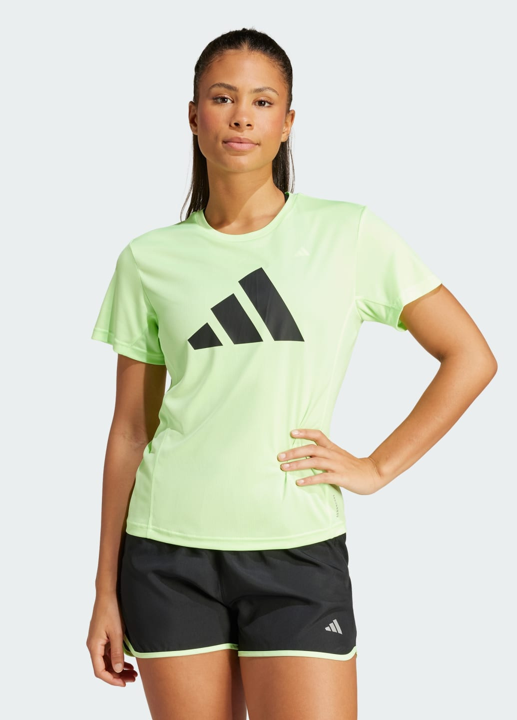 Зеленая всесезон футболка run it adidas
