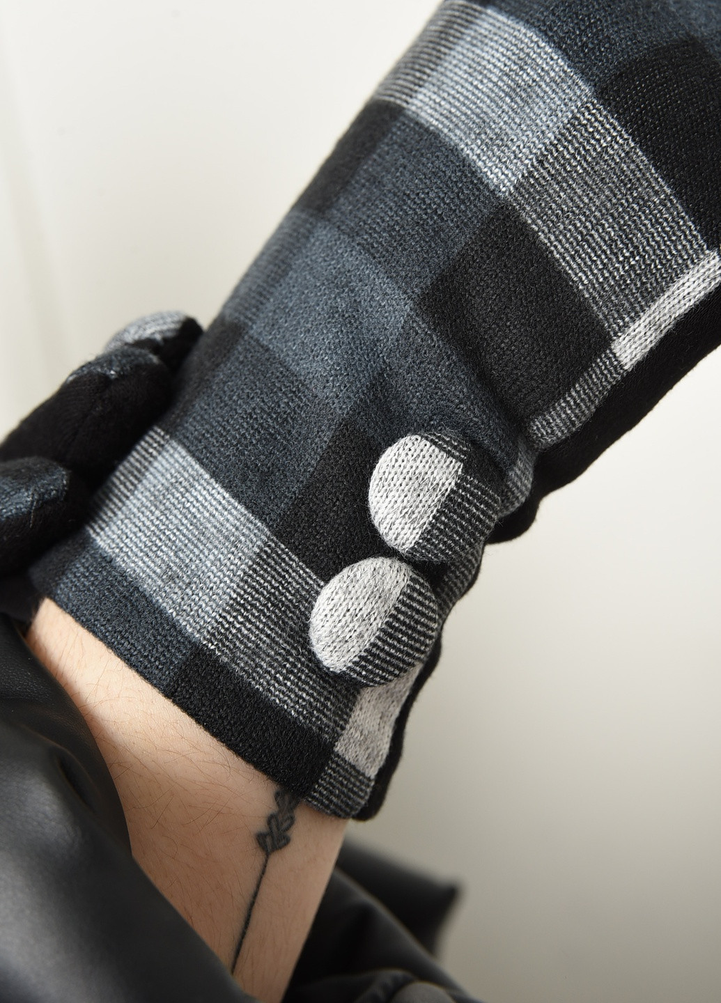 Рукавички жіночі текстильні на флісі чорно-синього кольору Let's Shop (256691086)