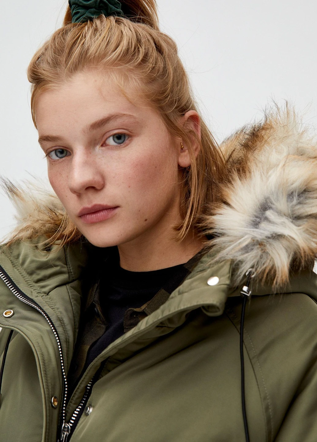 Оливкова (хакі) куртка демісезон,хакі, Pull & Bear