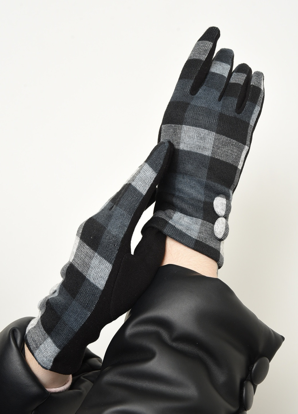 Перчатки женские текстильные на флисе черно-синего цвета Let's Shop (256691086)