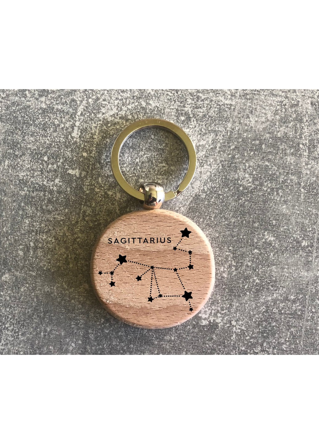 Круглий Дерев’яний брелок з сузір’ям зодіака «Стрілець» ЗаСвіт (261255777)