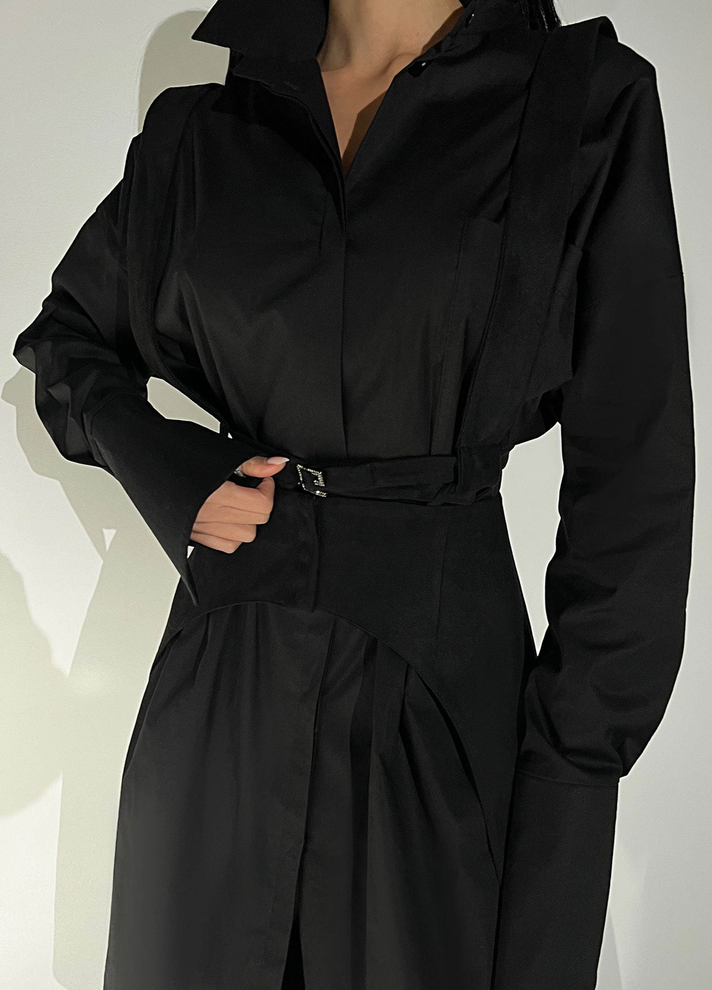 Чорна повсякденний сукня-сорочка з портупеєю у чорному кольорі Jadone Fashion однотонна